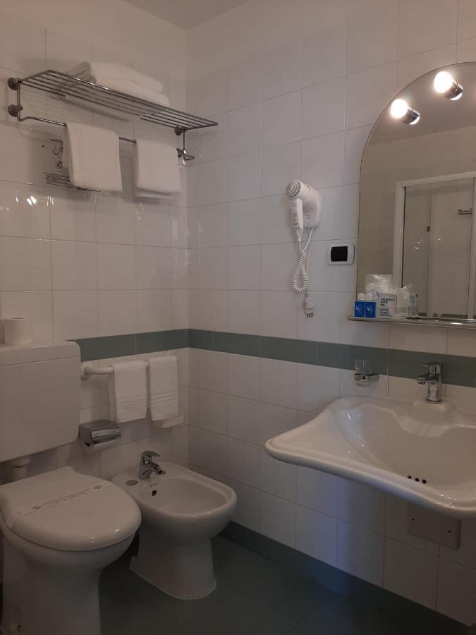 Hotel Tirreno เจนัว ภายนอก รูปภาพ