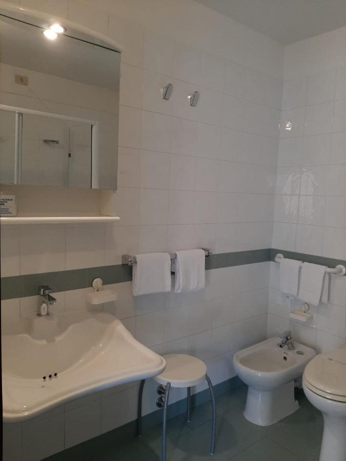 Hotel Tirreno เจนัว ภายนอก รูปภาพ