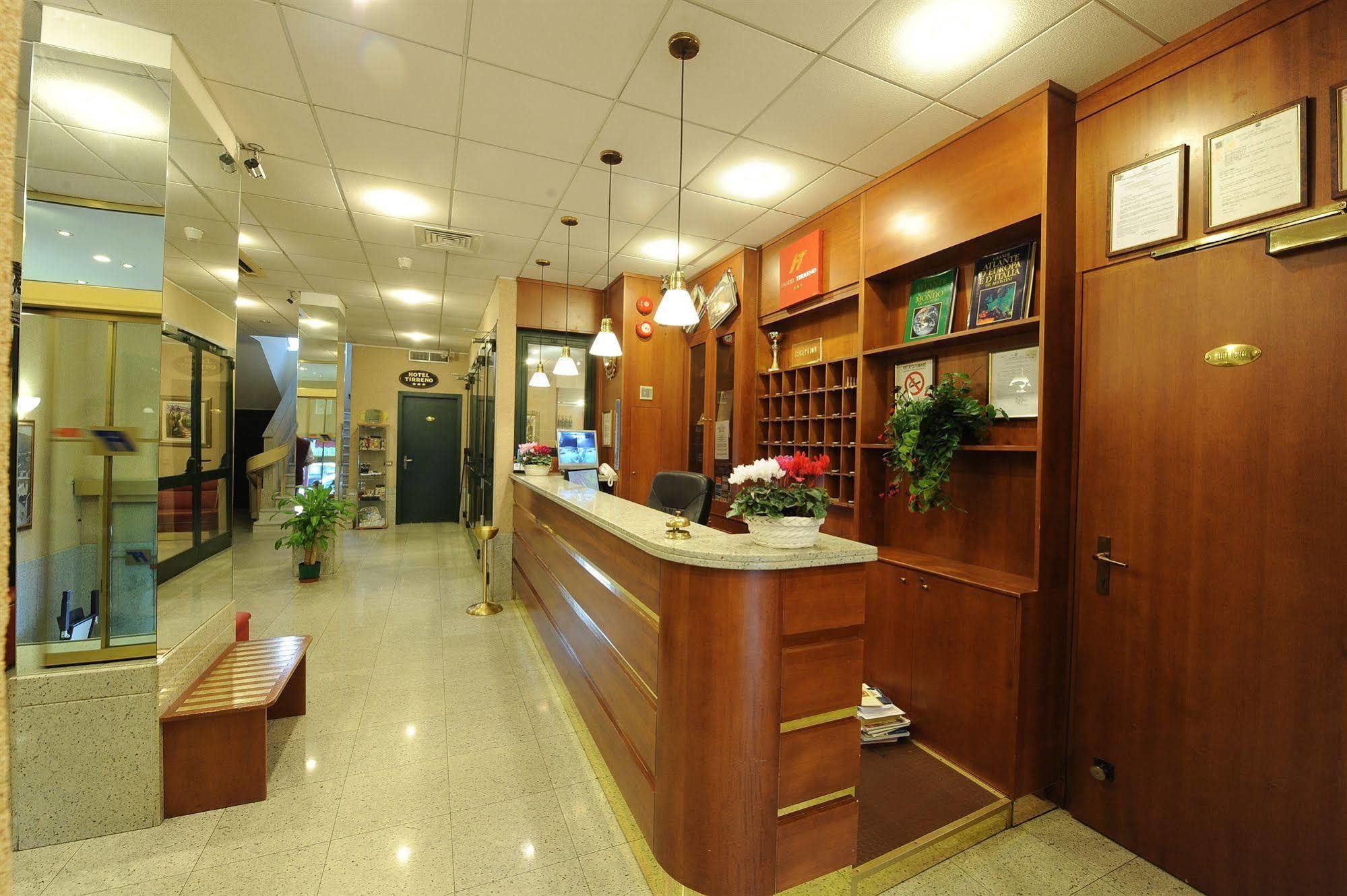 Hotel Tirreno เจนัว ภายนอก รูปภาพ