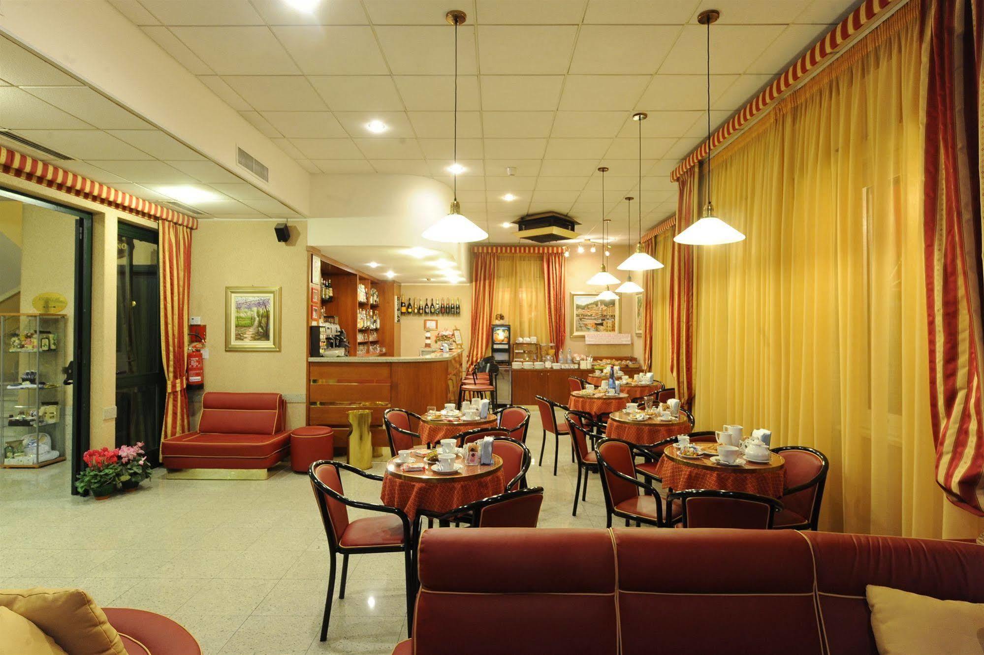 Hotel Tirreno เจนัว ภายนอก รูปภาพ