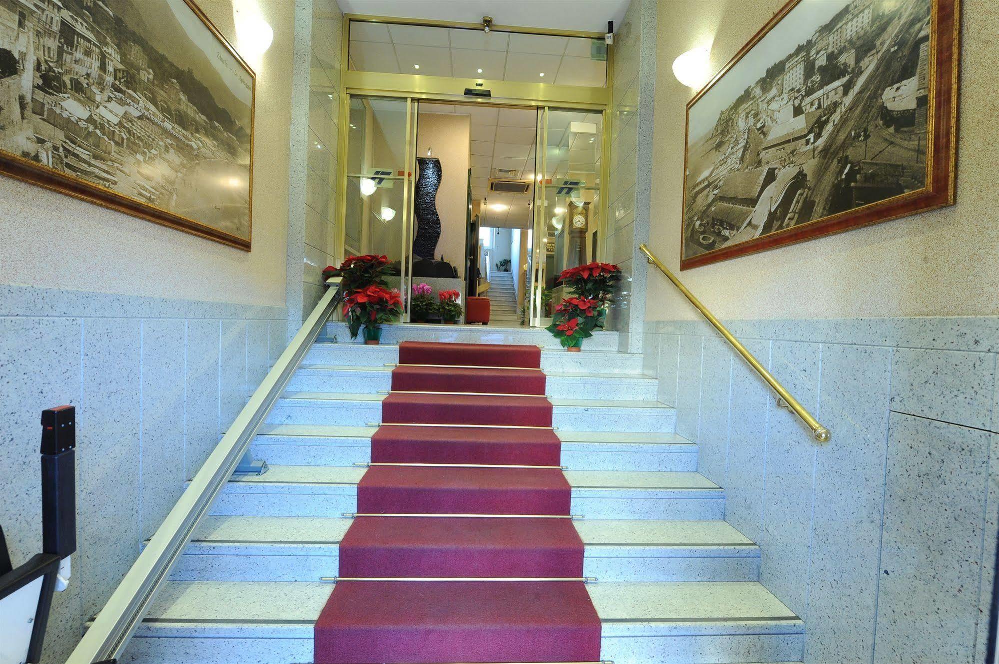 Hotel Tirreno เจนัว ภายนอก รูปภาพ