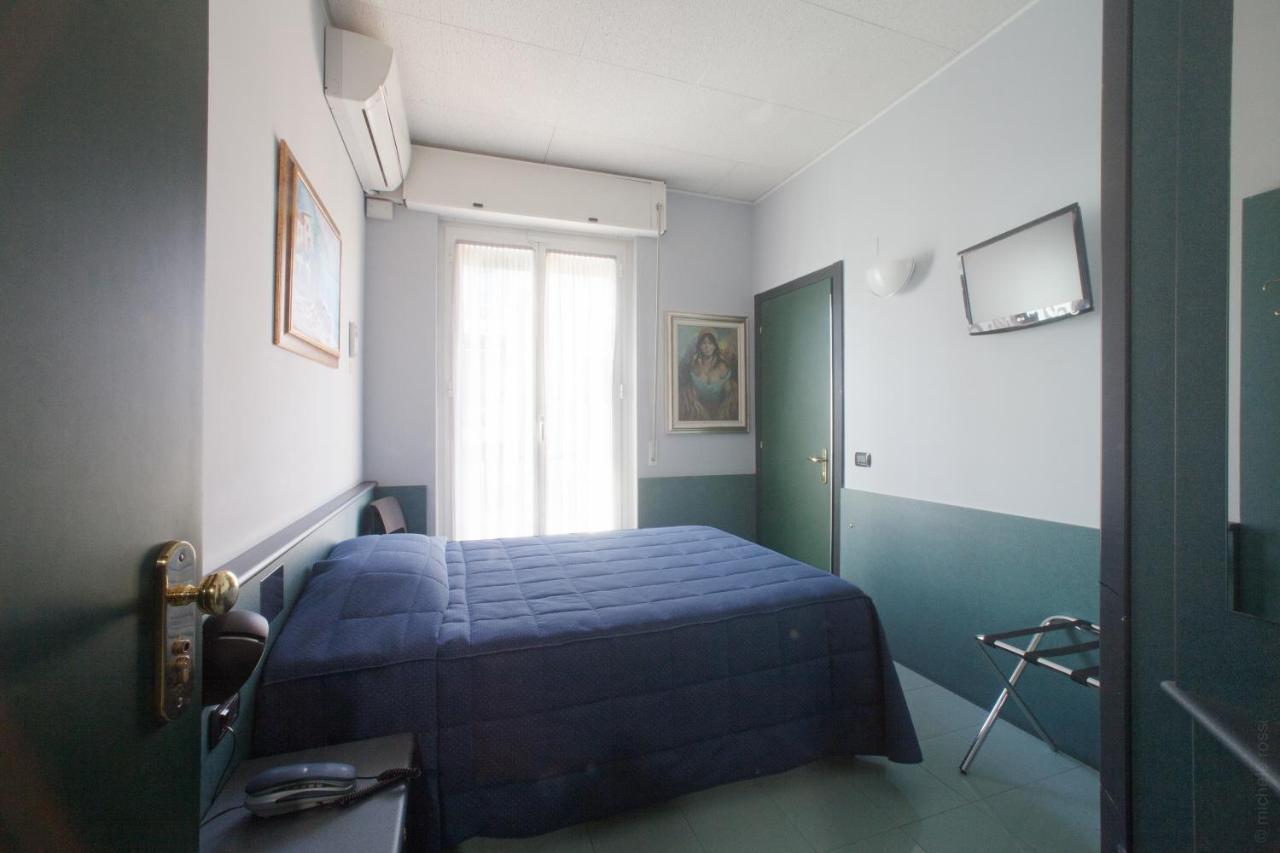 Hotel Tirreno เจนัว ภายนอก รูปภาพ